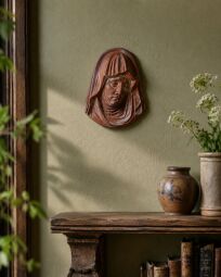 Trpiaca Madona / Panna Mária